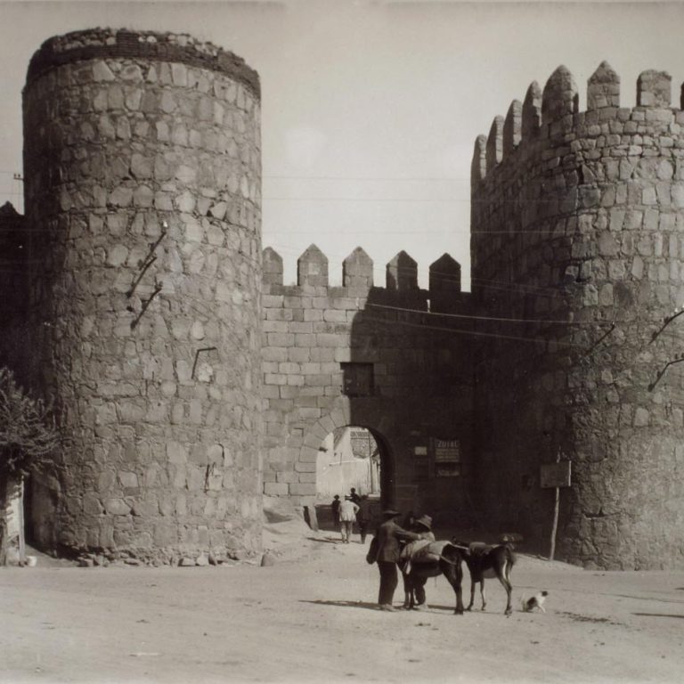 0008-ÁVILA-Muralla-Puerta-del-puente-o-de-San-Segundo