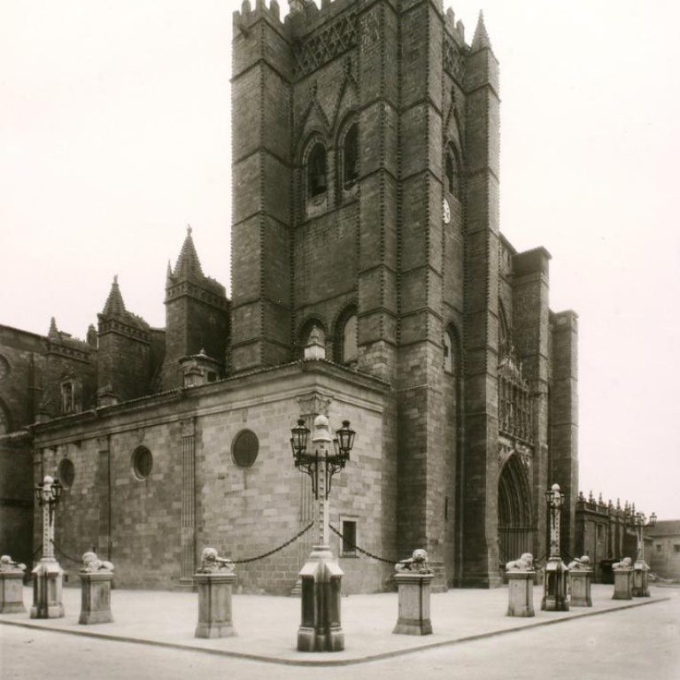 0505-ÁVILA-Catedral-exteriro-torre-y-fachada