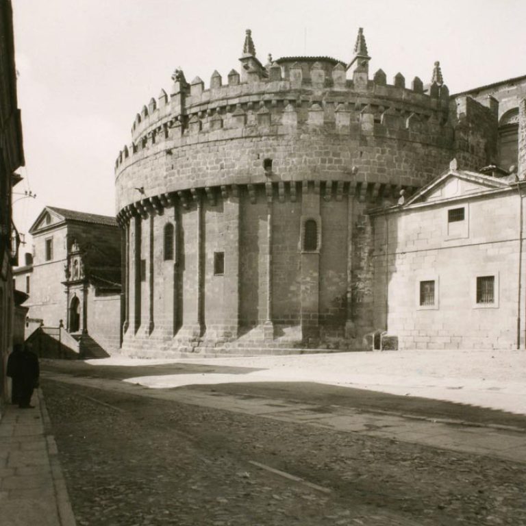 0506-ÁVILA-Catedral-el-Ábside-o-Cimborrio-s-XII