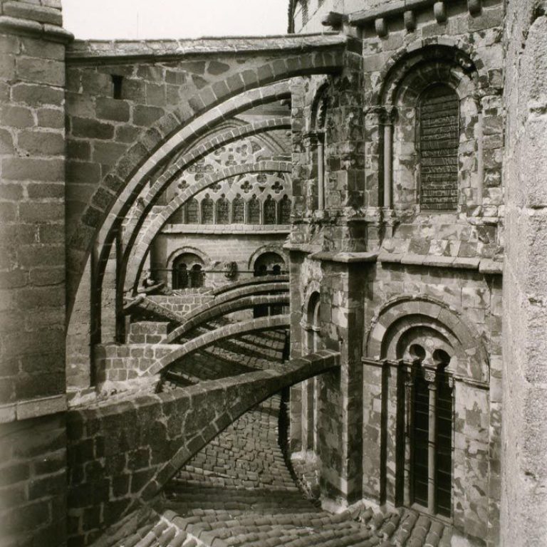 0511-ÁVILA-Catedral-ventanas-y-contrafuertes